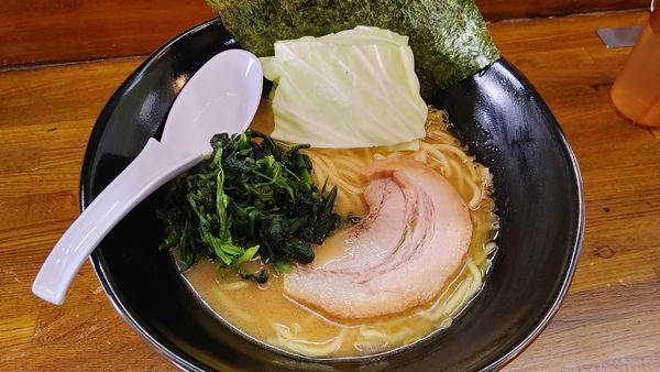 「豚骨醤油　大盛」@らあめん 万咲 松本店の写真