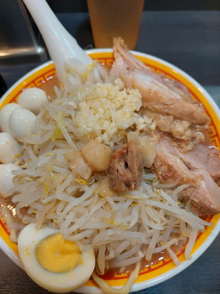 「ラーメン(豚2枚、半玉)＋うずら1000円」@えどもんどの写真