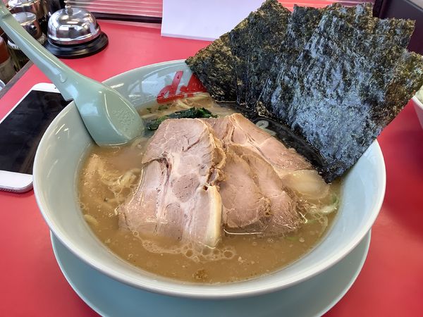 「醤油チャーシュー麺 930円」@山岡家 千葉若葉区店の写真