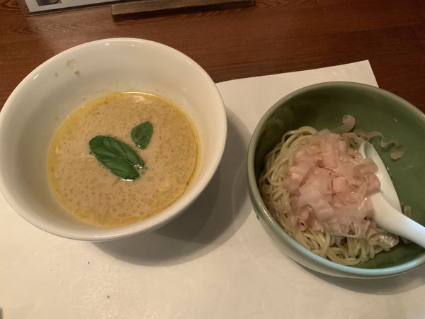 「カツオ・グリーンカレーつけ麺」@酒肴 新屋敷の写真