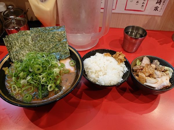 「九条ネギのりラーメン のり ライス キャベチャー」@横浜家系ラーメン 大﨑家の写真