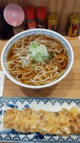 「2種ミックスころ（そ中）690円、ちくわ天200円」@長命うどん 東京本店の写真