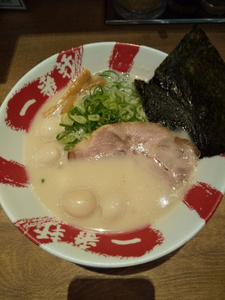 「白豚骨（うずら付き）」@名古屋豚骨 一番軒の写真