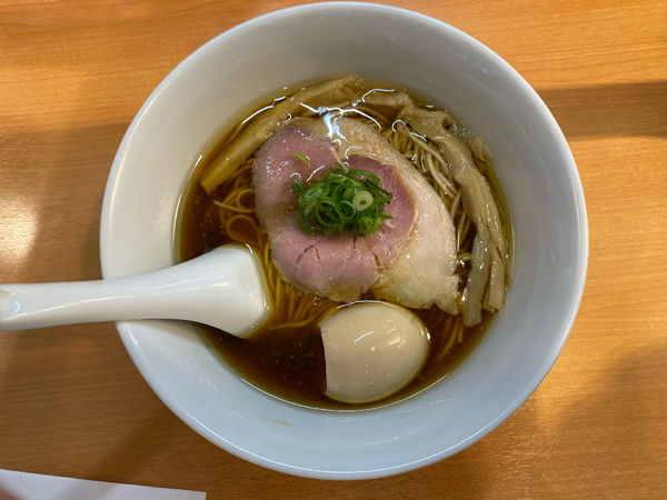 「味玉醤油らぁ麺」@らぁ麺 はやし田 池袋店の写真
