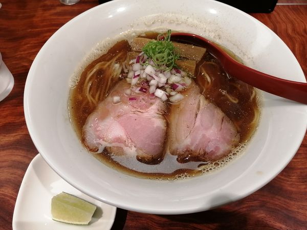 「【限定】淡麗煮干しそば　醤油780円　豚めし　　350円」@三馬路 東京店の写真