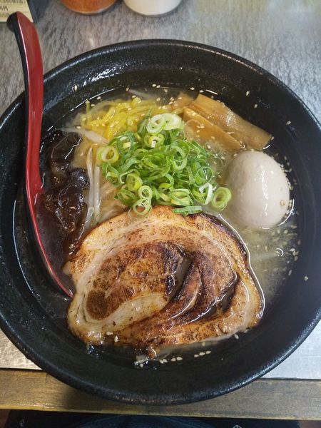「しおラーメン（味玉付き）」@サッポロラーメン エゾ麺ロックの写真