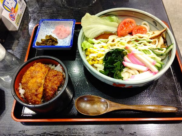 「サラダうどんセット(ミニソースかつ)950円」@登利平 高崎モントレー店の写真