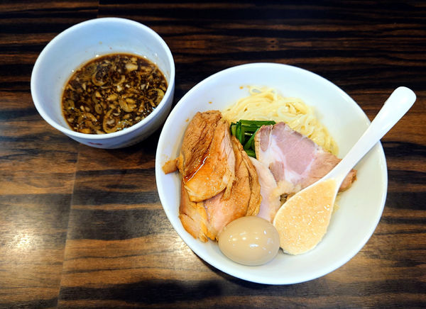 「限定 伊勢海老出汁つけ中華そば+鯵玉+豚うで肉」@中華そば 梟の写真