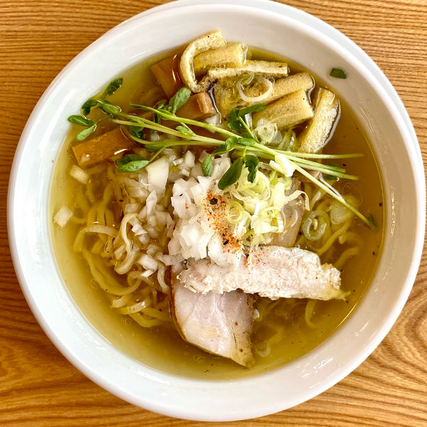 「白醤油中華そば（中太平打）¥690円」@麺や 松辰の写真