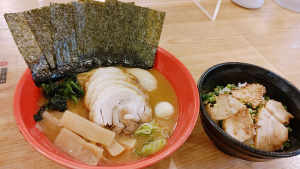 「特盛味噌豚骨らーめん・チャーシュー丼・メンマ ￥1,530」@麺屋 神崎の写真