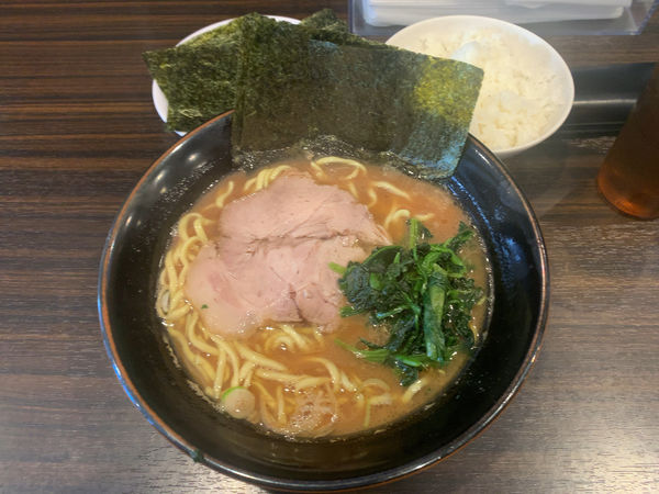 「濃厚とんこつラーメン＋ライス＋のり7枚」@横浜らーめん 寿三家の写真
