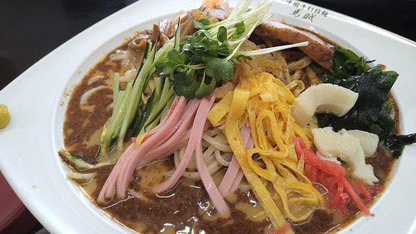 「馬賊冷やし中華、大盛」@中国手打拉麺 馬賊 日暮里店の写真