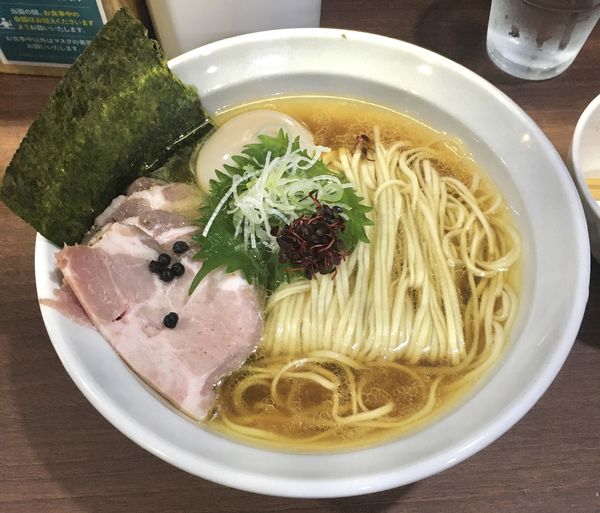 「上中華味玉鶏だし熟成醤油」@メヂカそば 吟魚の写真