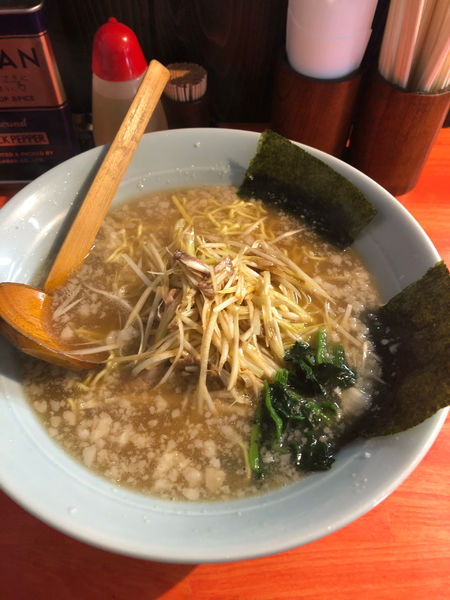 「ネギラーメン中盛り850円」@ラーメンショップ椿 春日部南桜井店の写真