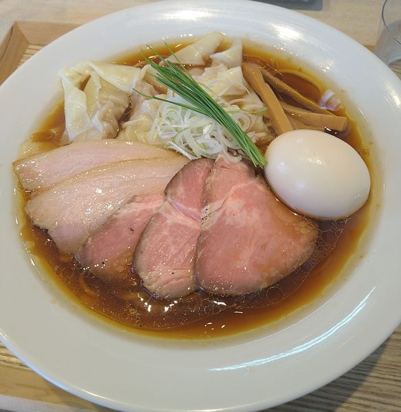 「特製中華蕎麦（大盛り）+ワンタン」@宍道湖しじみ中華蕎麦 琥珀 東京本店の写真