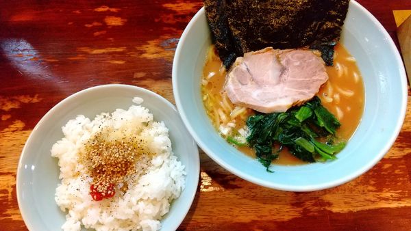 「らーめん(¥700+ライス無料)」@横浜家系ラーメン 家家家 飯田橋店の写真