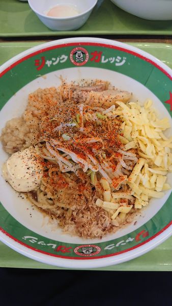 「まぜそば(玉子なし)+チーズ×3」@ジャンクガレッジ フォレオ菖蒲店の写真