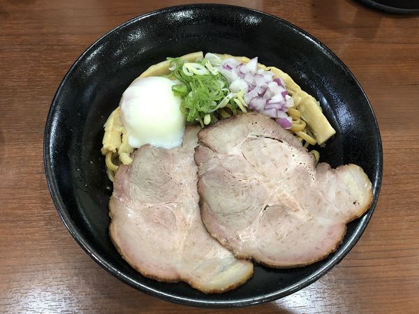 「炭香る油そば」@麺処うきとみの写真