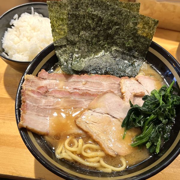 「ラーメン＋バラチャーシュー（２枚）+半ライス」@横浜家系ラーメン 宗八 柏本店の写真