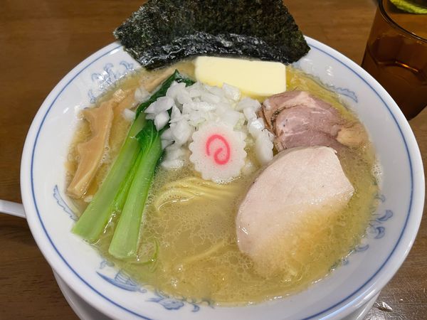 「濃厚鶏塩ラーメン　バター　940円」@らーめん曳舟の写真