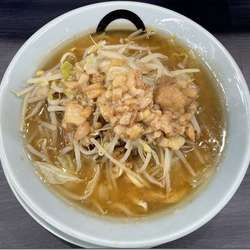 ラーメン(麺半分、コールそのまま)