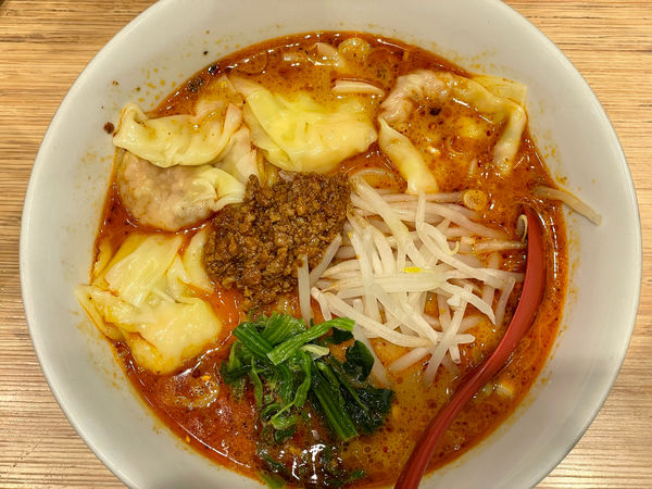 「合い盛りワンタン麺坦々味」@雲呑好 ecute立川店の写真