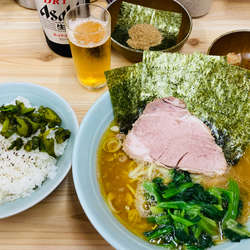 ラーメン、魚粉トッピング、無料ライス中、おビール