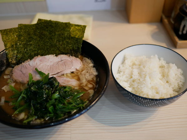 「ラーメン 並盛 麺硬め＋油多め＋ライス」@麺家 千祥の写真