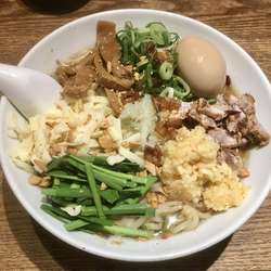 ガーリックしょうゆまぜそば+味玉 中盛り