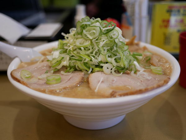 「みそらーめん ごっつ 極太麺 サービス大盛 麺硬め＋ネギ多目」@超ごってり麺 ごっつ 秋葉原店の写真