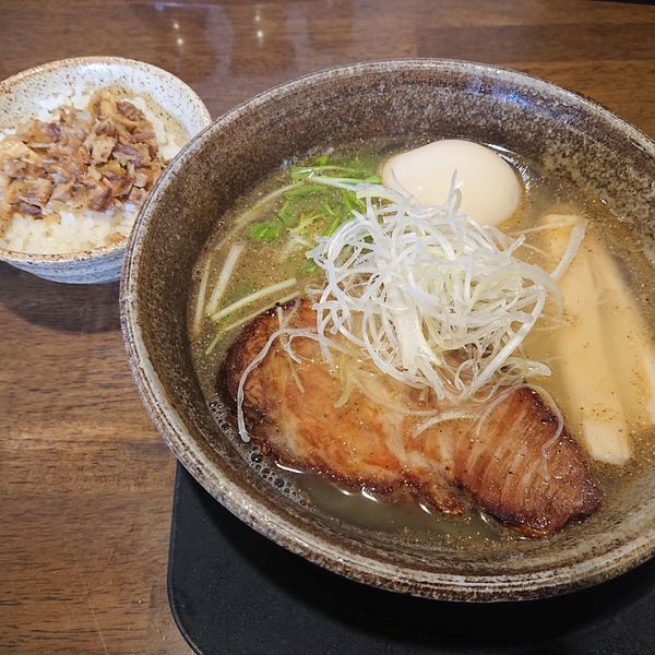 「純塩らぁ麺820円、味玉100円、らいめし150円」@麺らいけんの写真