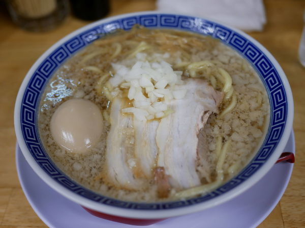 「背脂中華そば＋サービス味玉」@新潟発祥なおじ 新橋店の写真