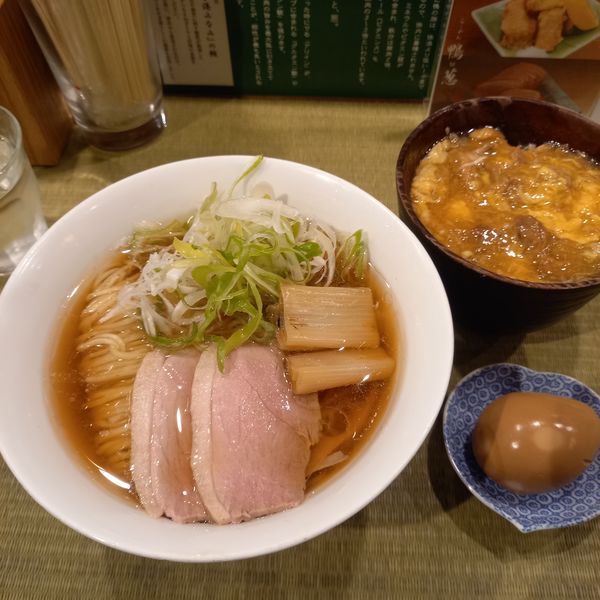 「鴨らーめんto親子丼￥1050＋煮卵￥100」@らーめん 鴨to葱の写真