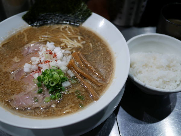 「背脂ジョニー＋小ライス」@麺屋 愛心 TOKYO 町屋店の写真