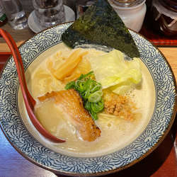 濃熟鶏そば880円