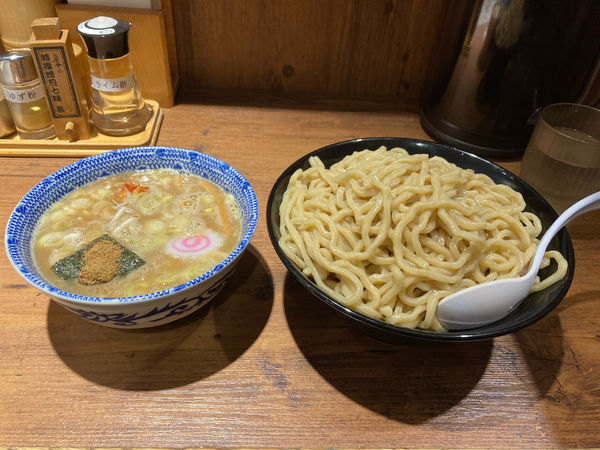 「つけ麺特盛」@六厘舎 大崎店の写真