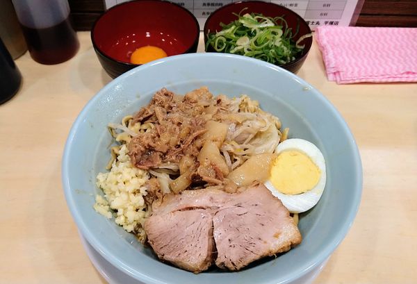 「【限定】アブラソバ(麺半分・ニンニク少なめ)+生卵・青ネギ」@ラーメン富士丸 平塚店の写真