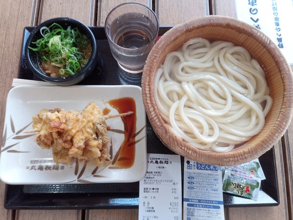 「釜揚げ並290円(1日半額140円)舞茸天150円」@丸亀製麺 柏駅南口店の写真