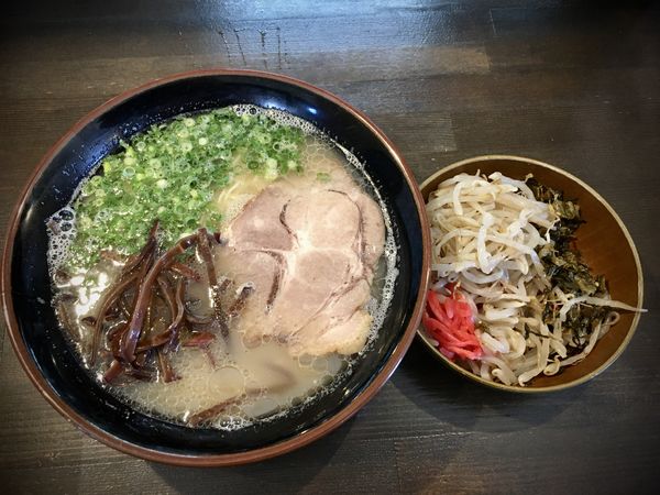 「博多ラーメン(660￥)」@博多らーめん 麺屋 小鉄 日立店の写真