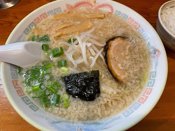 「ラーメン　半ライス」@中華そば専門店 木八 三島店の写真