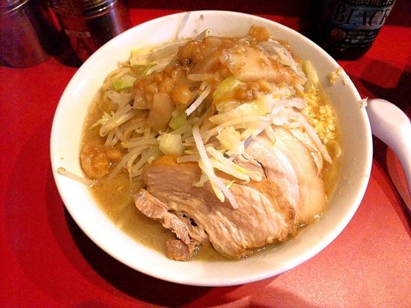 「ラーメン（ニンニク少なめアブラ）+豚1枚」@麺屋HEROの写真
