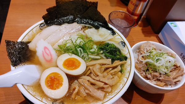 「特製醤油ラーメン・大盛・メンマ・海苔５枚・スタミナメンマ丼」@麺屋 ようすけ 東京ラーメンストリート店の写真