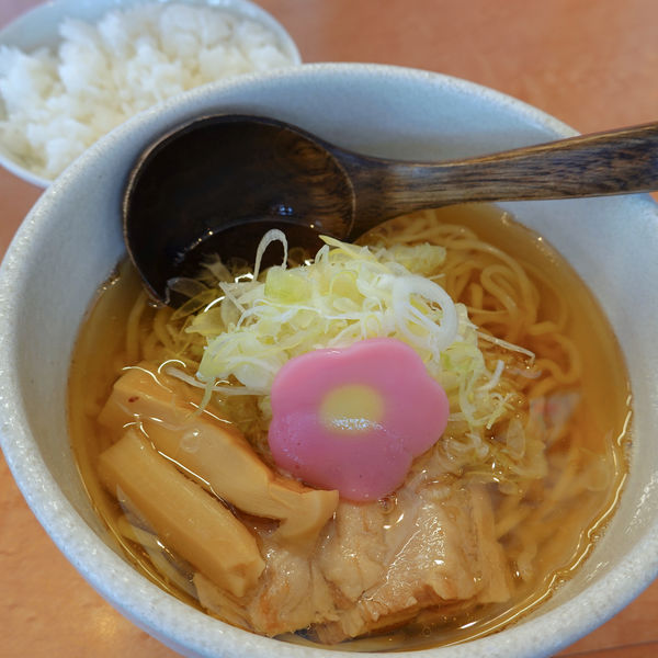 「煮干しらぁめん 700円 + サービスライス」@和だしらぁめん うめきちの写真