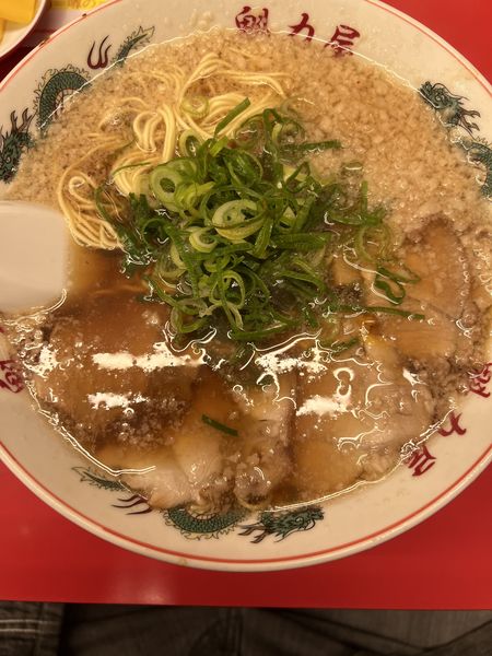 「醤油ラーメン+小チャーシュー、餃子セット」@ラーメン魁力屋 五反田店の写真