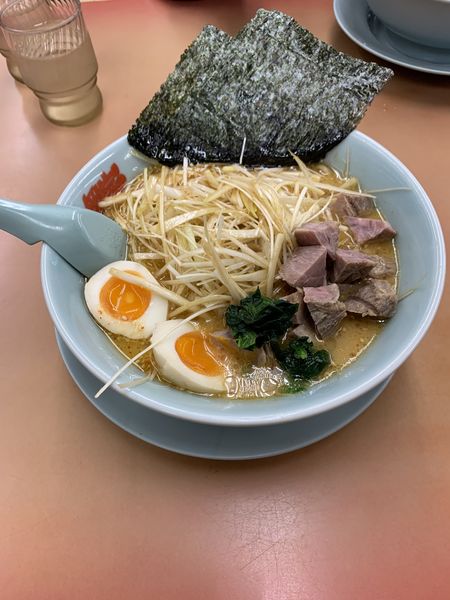 「特製ネギ味噌＋ネギ＋コロチャ＋味玉」@ラーメン山岡家 野田店の写真