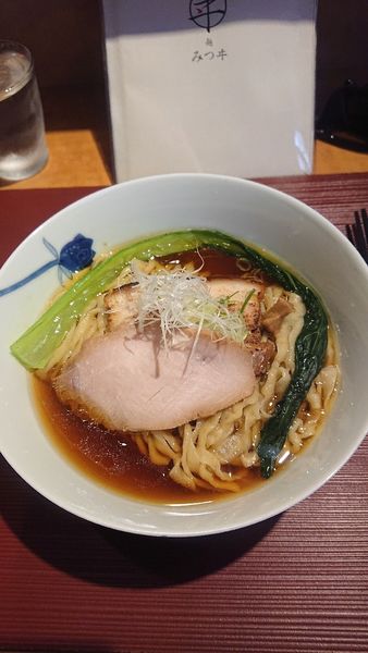 「醤油 中太手もみ麺」@麺 みつヰの写真