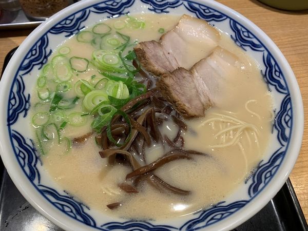 「博多らーめん」@由丸 丸の内店の写真