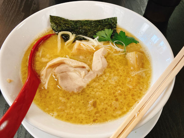 「濃厚醤油ラーメン」@鶏華の写真