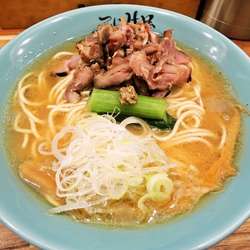 シャモ中華そば（880円）