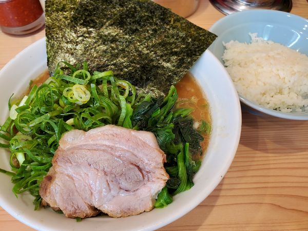 「らーめん並＋九条ねぎ＋ライス」@ラーメン北里家の写真